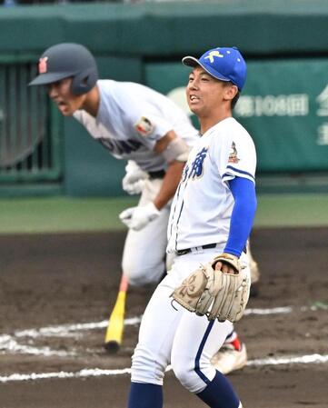 ６回、千島に逆転２点打を許す霞ケ浦・稲山