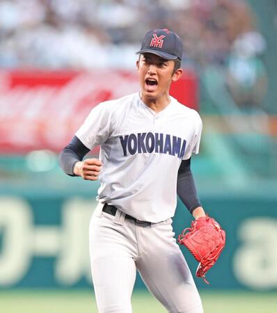 ９回、最後を締めた横浜・織田翔希（撮影・中田匡峻）