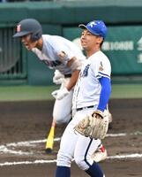 ６回、千島に逆転２点打を許す霞ケ浦・稲山