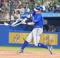 ３回、右前安打を放つ筒香（撮影・持木克友）