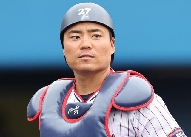 ヤクルト中村悠平「右眼はわずかな光」