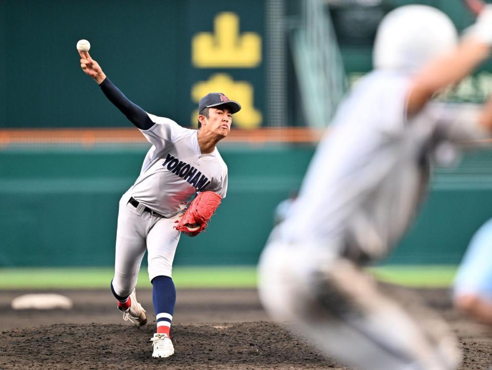 ６回から２番手で登板した横浜・織田