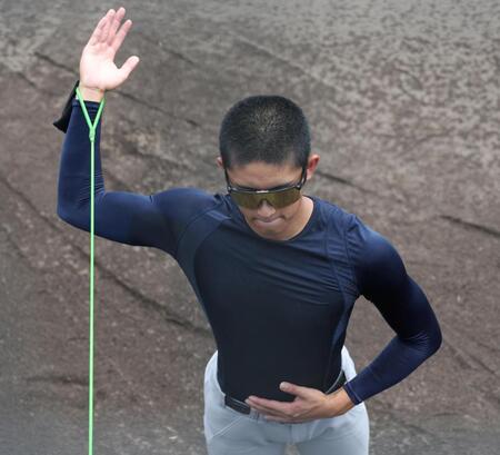 トレーニングをする横浜・織田翔希（撮影・中田匡峻）