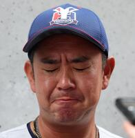 取材に応じる横浜・村田浩明監督（撮影・中田匡峻）