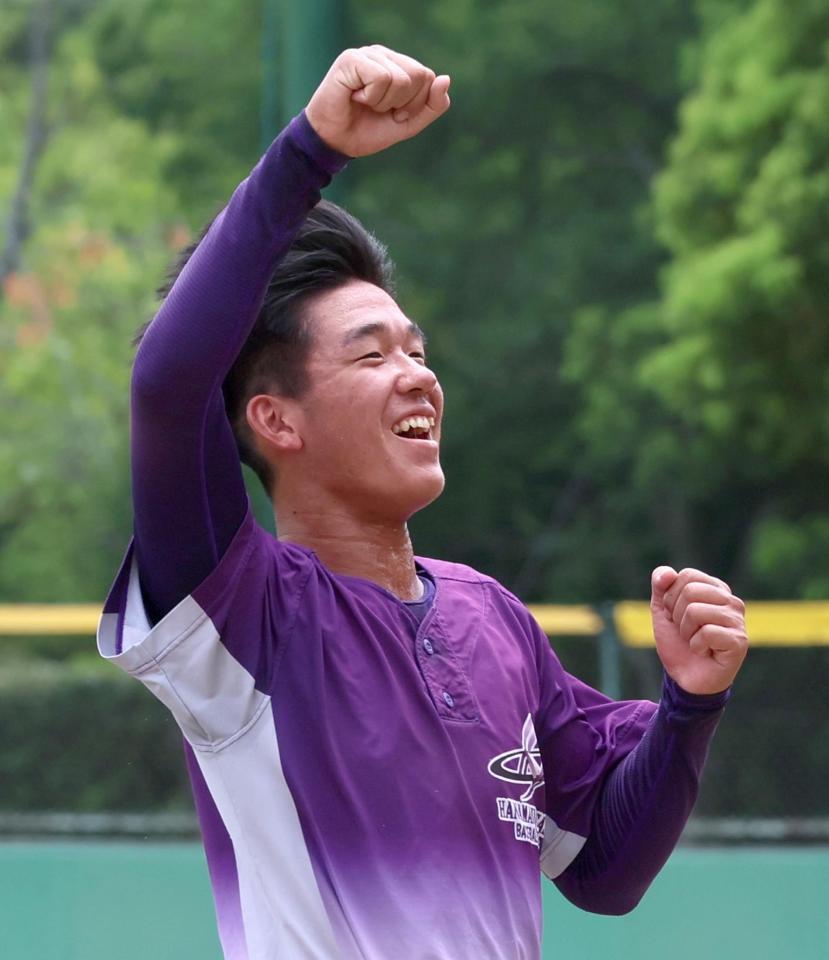 明るい表情を見せて汗を流す花巻東・萬谷堅心（撮影・立川洋一郎）