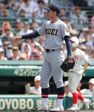 １回、荒井優聖の振り逃げで智弁和歌山・長友悠成に先制の生還を許した仙台育英・古川諒弥（撮影・西田忠信）