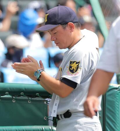 準々決勝に臨む仙台育英・須江航監督（撮影・西田忠信）