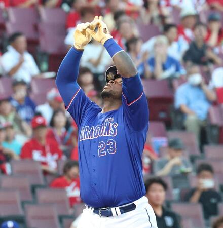 ２回、先制ソロを放ち天を見上げるサノー（撮影・北村雅宏）