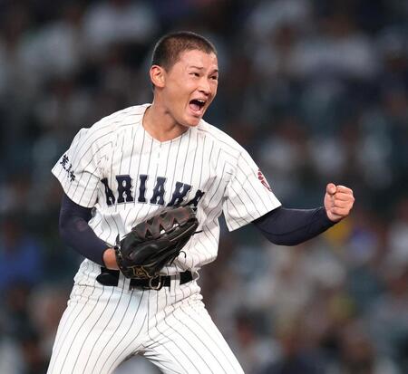 ９回、健大高崎・園田蓮を見逃し三振に斬り、ほえる有明・斉藤遼汰郎（撮影・中田匡峻）