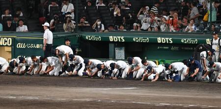 健大高崎に敗れた有明ナイン（撮影・高部洋祐）