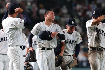 健大高崎に敗れ、涙を流す有明・斉藤遼汰郎（中央）＝撮影・中田匡峻