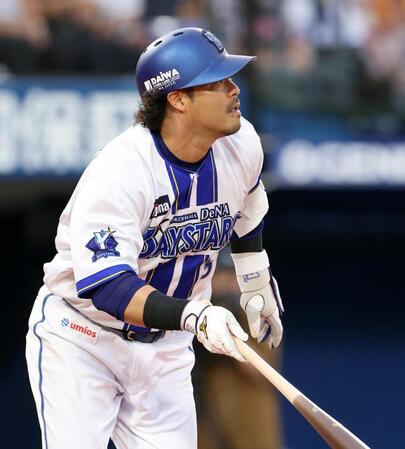 １回、右中間へ２点適時二塁打を放つ宮崎（撮影・伊藤笙子）