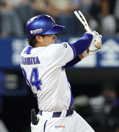 ９回、サヨナラ打を放つ宮下（撮影・伊藤笙子）