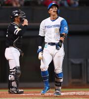 ６回、空振り三振を喫する今川（撮影・中島達哉）