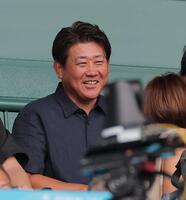 花巻東対横浜を見る松坂大輔氏（撮影・西田忠信）