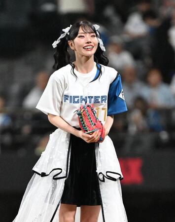 ファーストピッチを務めたファントムシータ・美雨