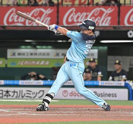 ２回、右越え二塁打を放つ平沢（撮影・持木克友）