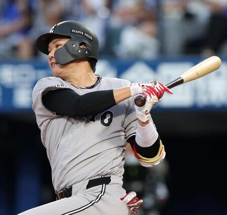 ２回、左前打を放つ坂本（撮影・伊藤笙子）