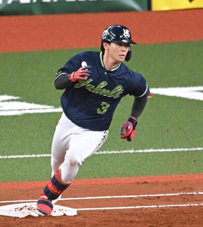２回、二塁打を放ち激走する内山（撮影・飯室逸平）