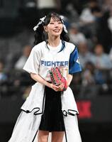 ファーストピッチを務めたファントムシータ・美雨