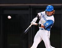 ７回、逆転満塁本塁打を放つ水野（撮影・中島達哉）