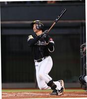 ４回、３ランを放つ広瀬（撮影・中島達哉）