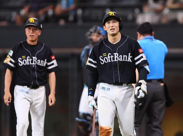 えっ！？ストライク？　SB山本ぼう然