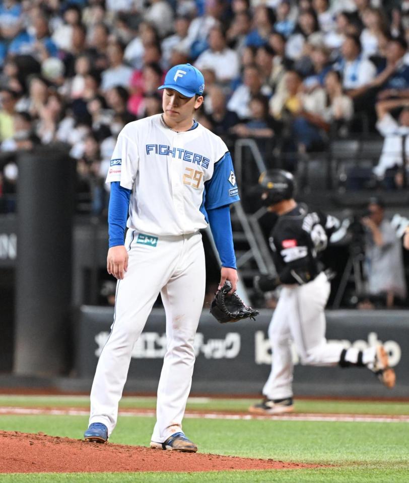 ４回、広瀬に３点本塁打を許した細野