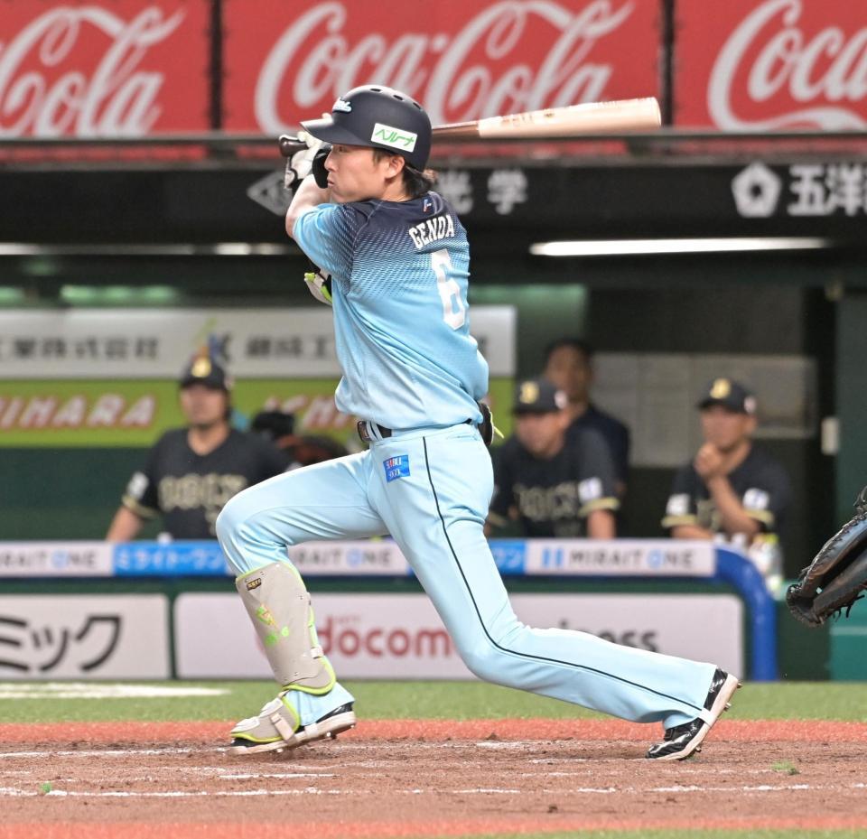 ９回、サヨナラの中前適時打を放つ源田（撮影・持木克友）