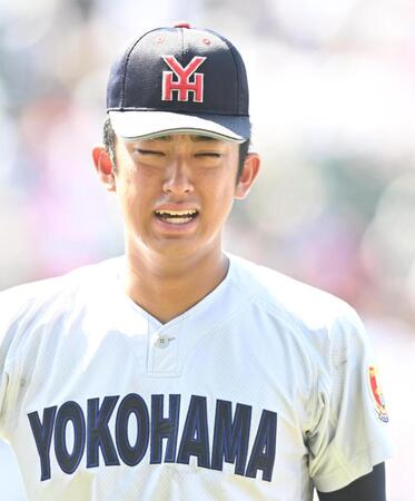智弁和歌山に敗れ涙する横浜・織田翔希（撮影・高部洋祐）