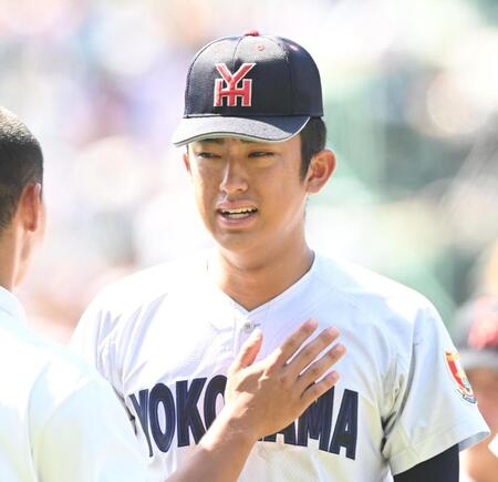智弁和歌山に敗れ涙する横浜・織田翔希（撮影・高部洋祐）