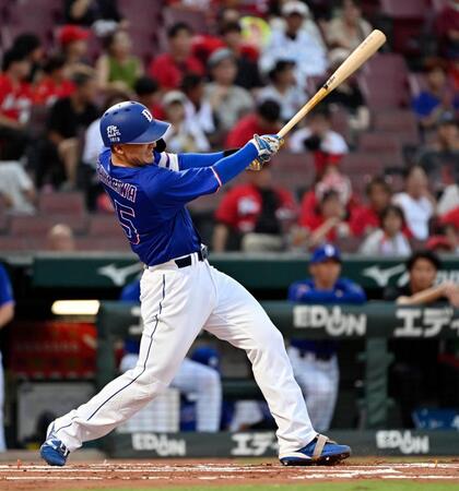 ２回、石川昂が左越えに先制ソロを放つ