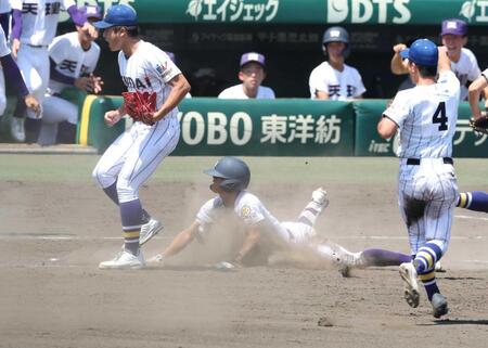 　９回、内野安打で出塁する天理・永井