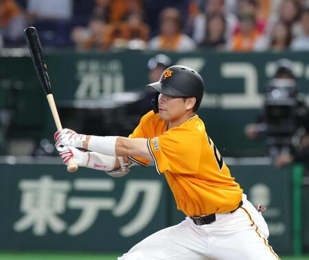 ８回、大城は中前に適時打を放つ（撮影・佐々木彰尚）