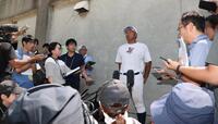 取材を受ける智弁和歌山・中谷仁監督（撮影・中田匡峻）
