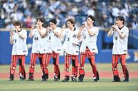試合前にライブを披露し熱唱するＳＨＯＷ－ＷＡ（撮影・開出牧）