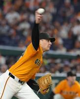 広島打線相手に力投するハワード（撮影・佐々木彰尚）