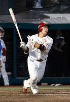 ６回、堀内が右前に適時打を放つ