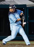 11回、代打中村剛が左越えに満塁本塁打を放つ