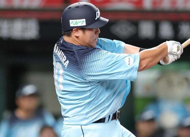 西武43歳の中村剛也が決勝の代打満塁弾