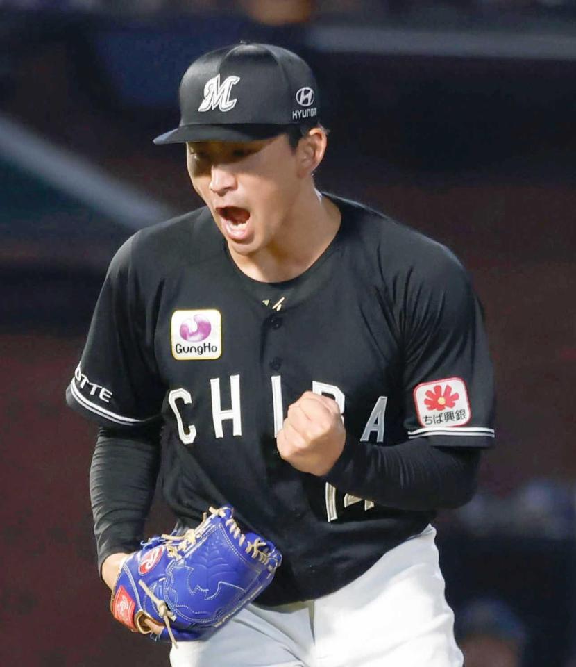 　５回、ガッツポーズする小島