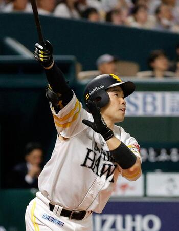 １回、近藤が右越えに先制ソロを放つ