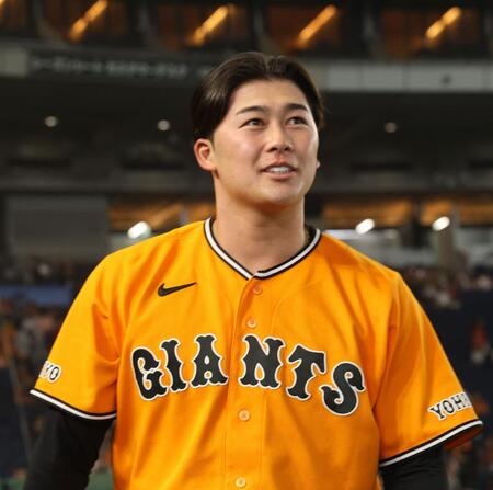 ベンチに引き揚げる代木（撮影・佐々木彰尚）