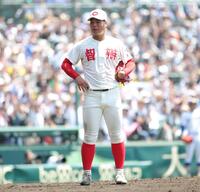 ８回、石田雄星に２ランを浴び、マウンド委で呆然とする智弁和歌山・和気匠太（撮影・坂部計介）