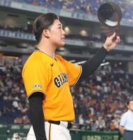 あいさつをする代木（撮影・佐々木彰尚）
