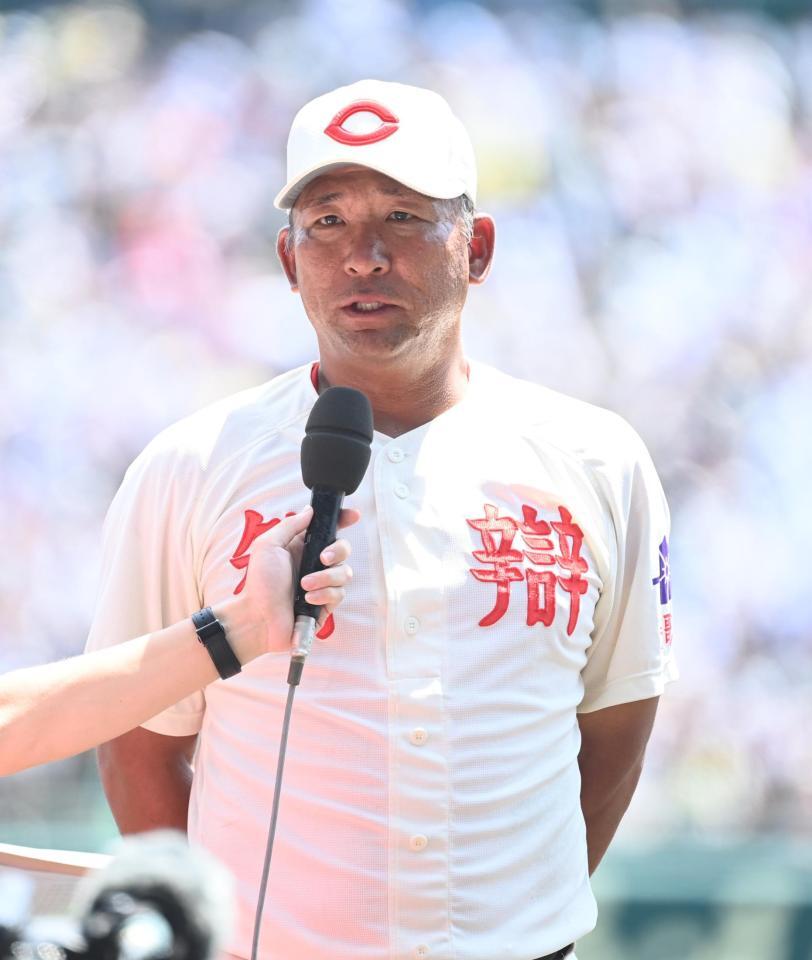 インタビューに答える智弁和歌山の中谷監督