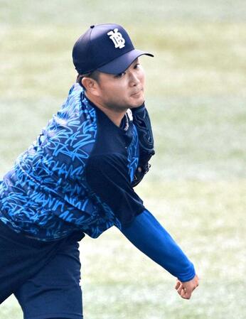 　キャッチボールする石田裕