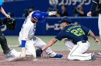 ４回、石伊の一ゴロ野選で三走石川昂が生還。投手松本健