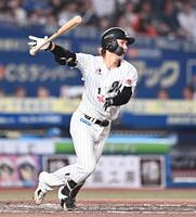 ７回、右前打を放ち猛打賞の藤原（撮影・開出牧）