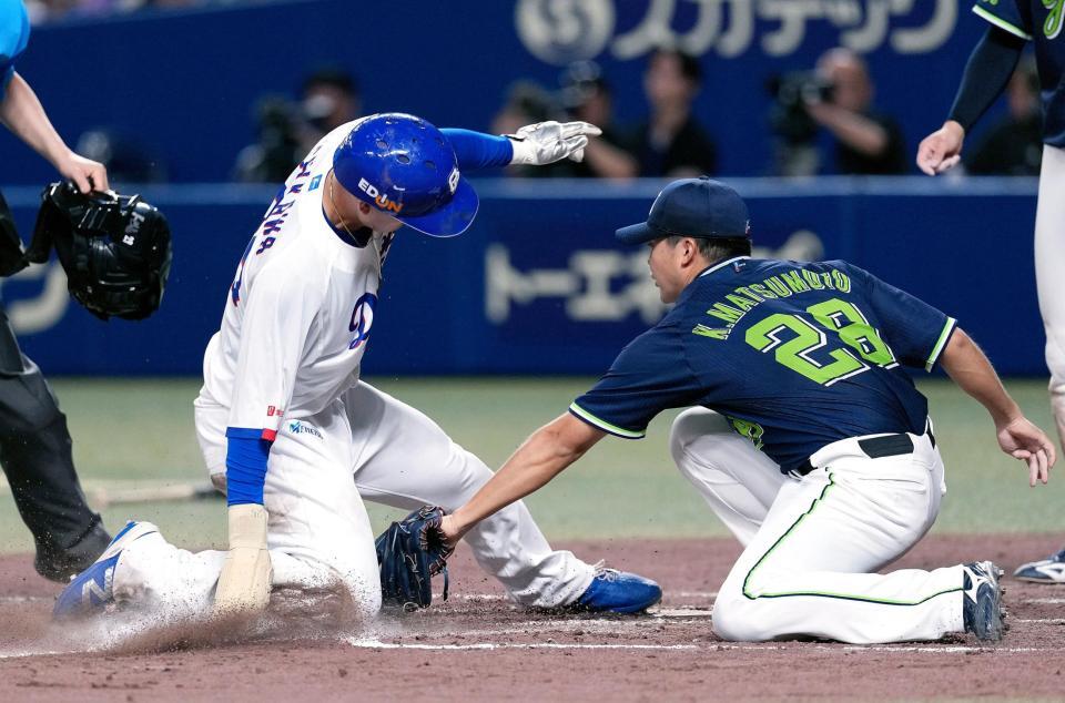 ４回、石伊の一ゴロ野選で三走石川昂が生還。投手松本健